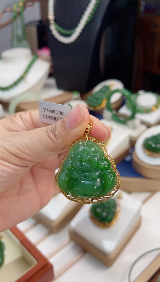 和田玉18K金镶嵌颈饰佛公