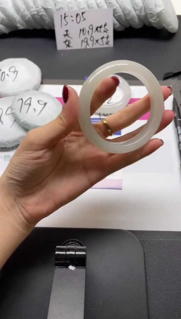 未镶嵌手镯石英质玉91-56