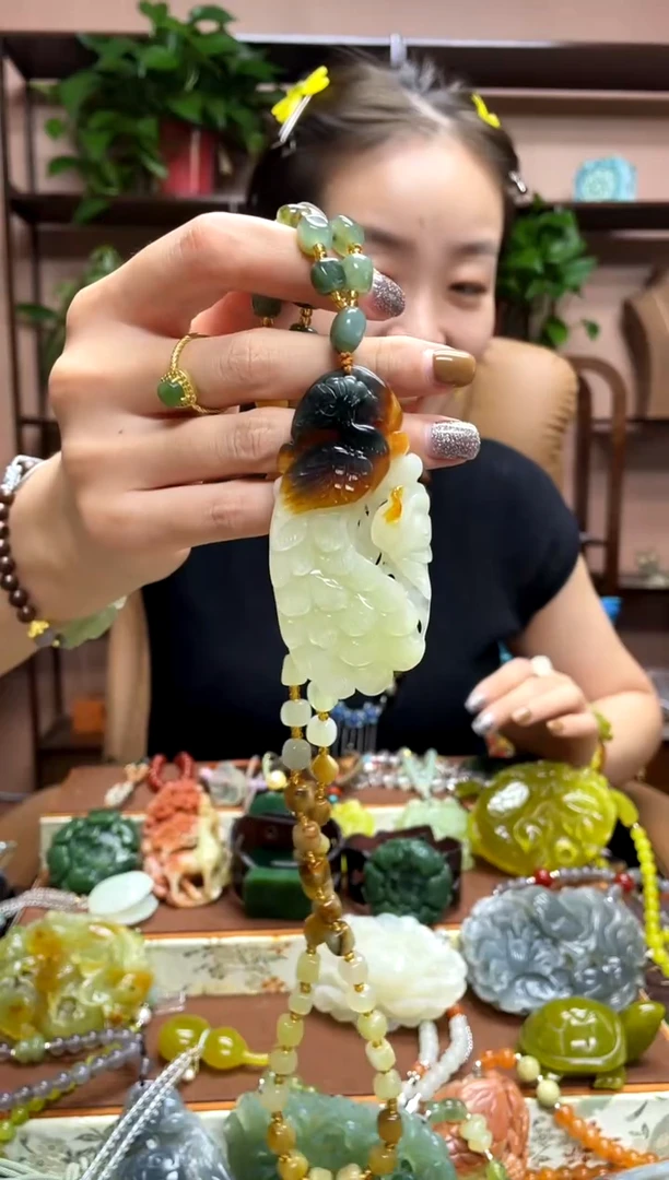 未镶嵌岫玉吊坠·