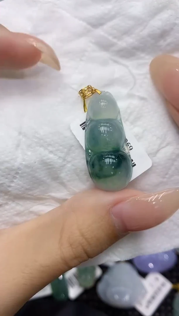 颈饰18K金镶嵌翡翠111111111111