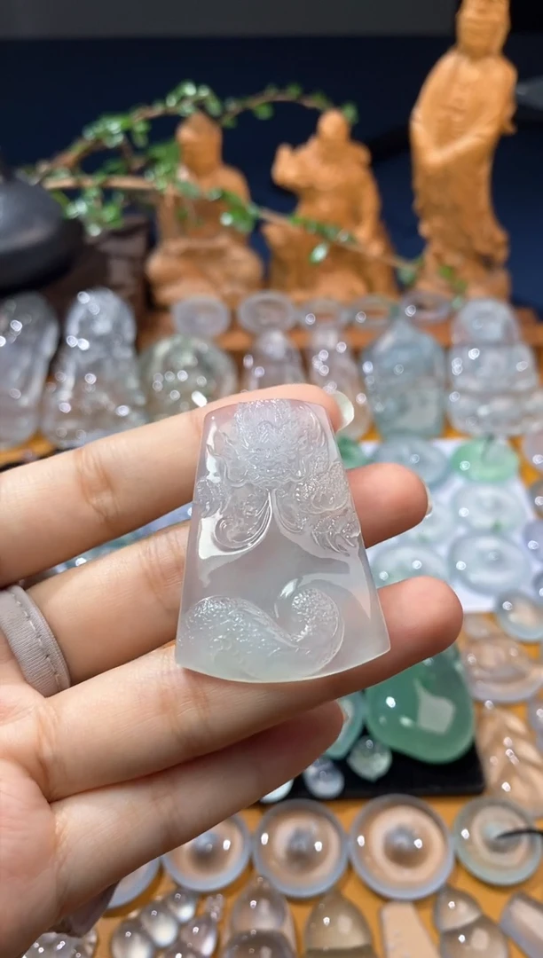 吊坠(不含链)未镶嵌翡翠龙牌
