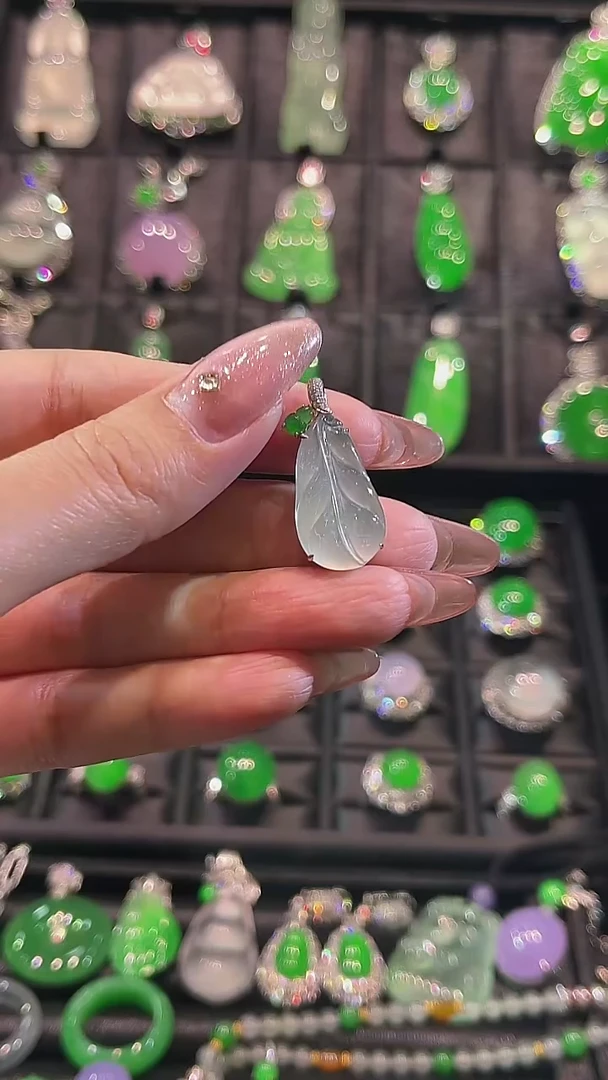 18K金镶嵌戒指翡翠吊坠