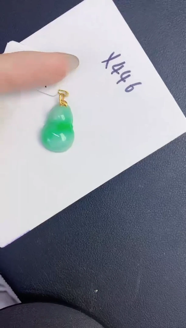 颈饰18K金镶嵌翡翠缅甸天然翡翠A货