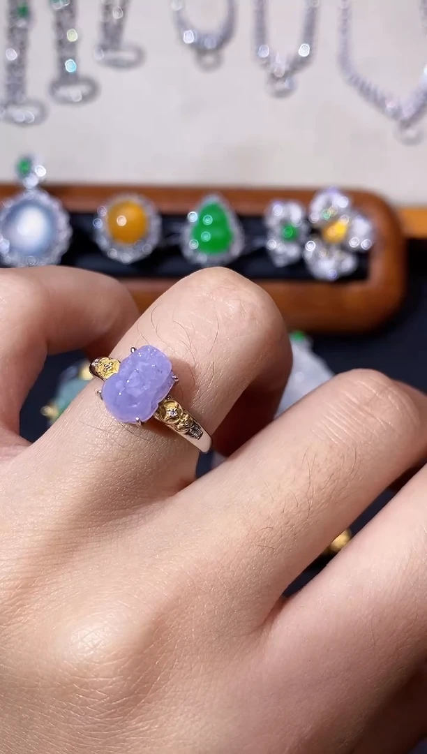 翡翠戒指18K金镶嵌戒指