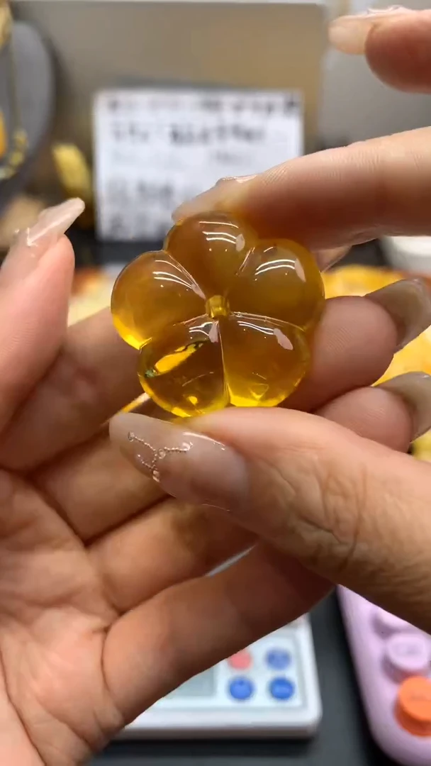 未镶嵌琥珀珠宝奇石103