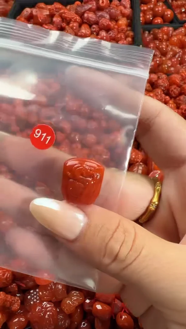 颈饰未镶嵌南红玛瑙1