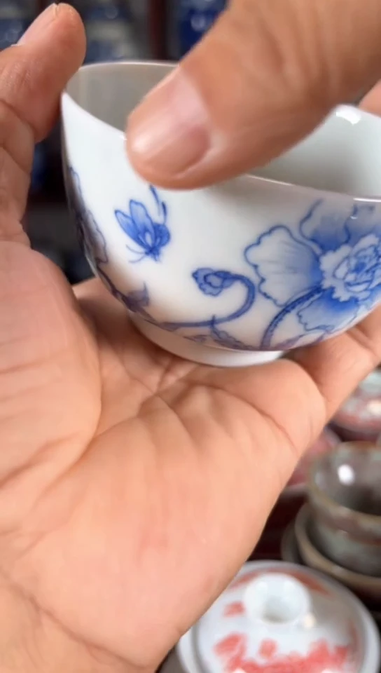 柴窑字画一体蝶恋花杯杯