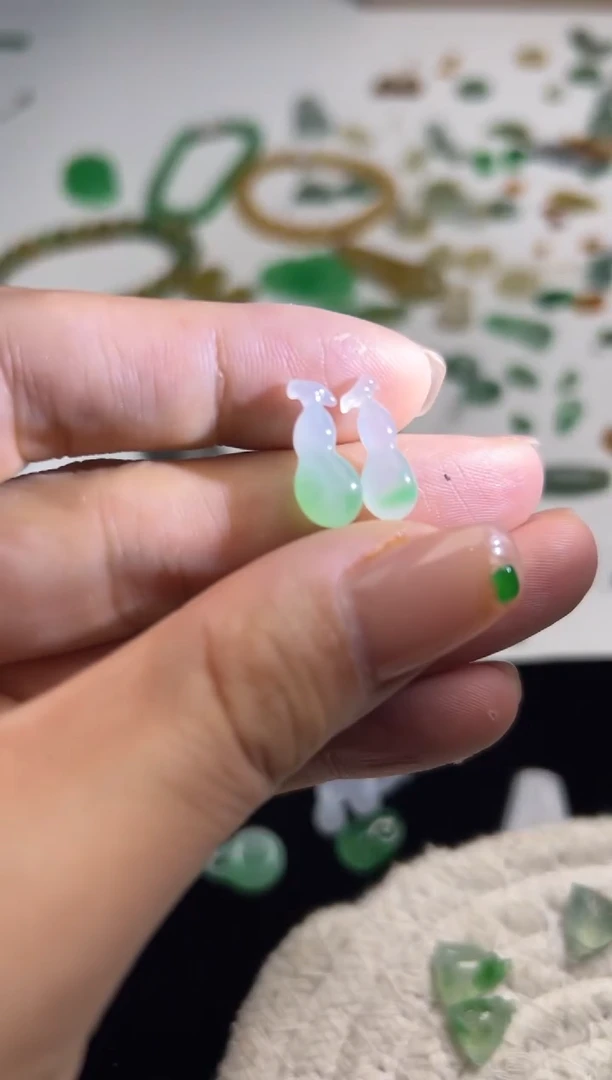 定制翡翠未镶嵌绿花葫芦一对1800+180-lhm187