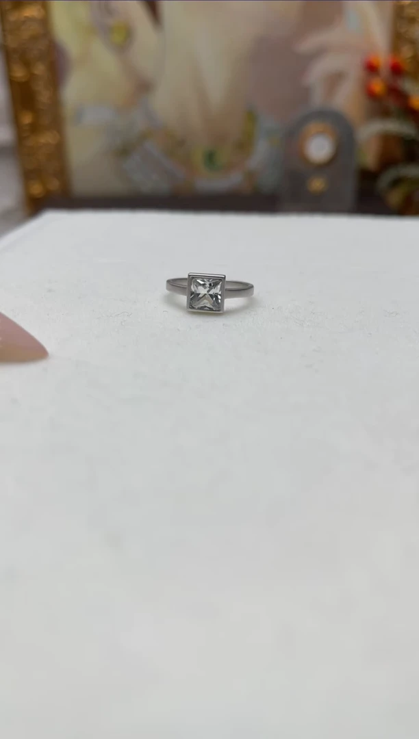 【闪购商品】蓝宝石戒指18K金镶嵌th4467