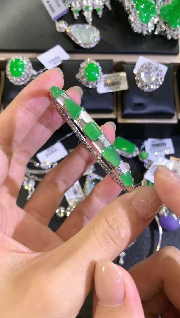 翡翠手镯18K金镶嵌a250