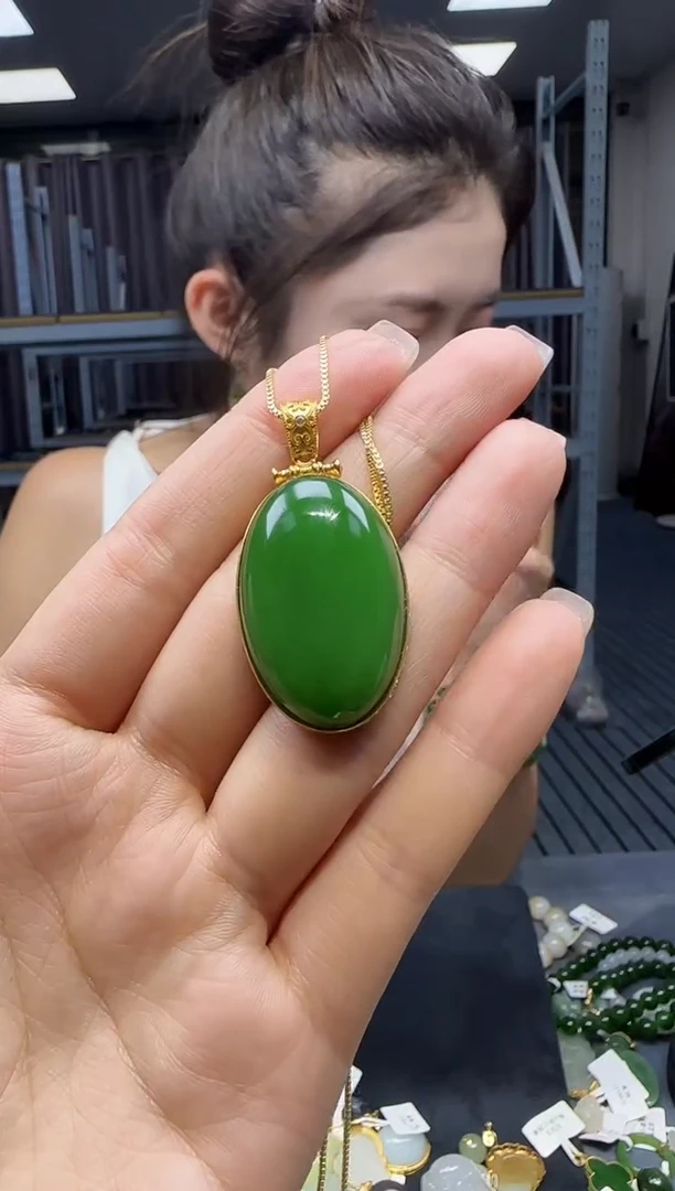 和田玉18K金镶嵌挂件 不含链