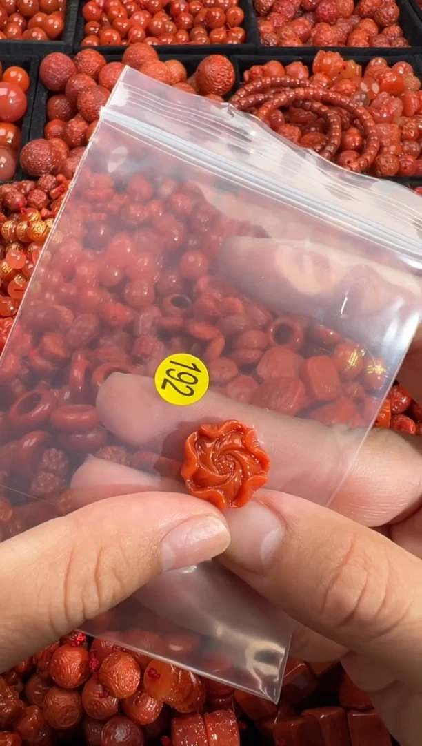 南红玛瑙未镶嵌颈饰1