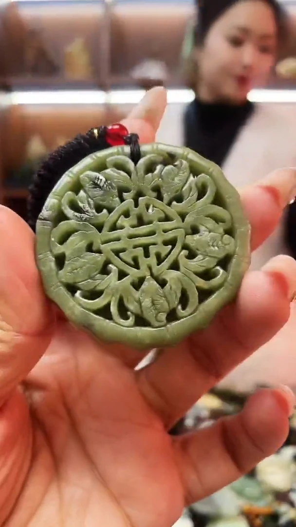 未镶嵌蛇纹石玉吊坠