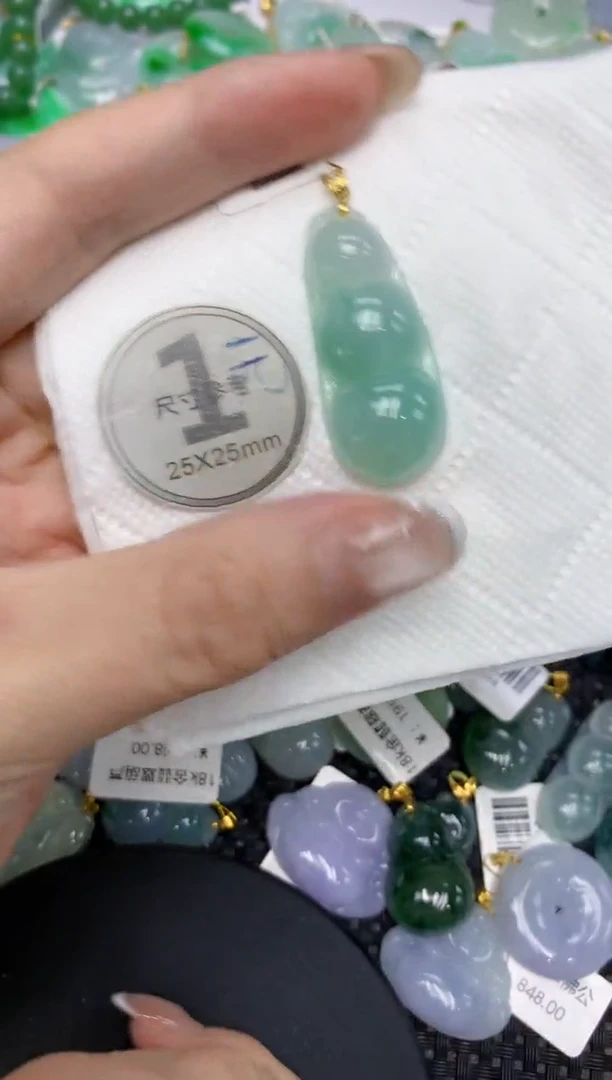 颈饰18K金镶嵌翡翠111111