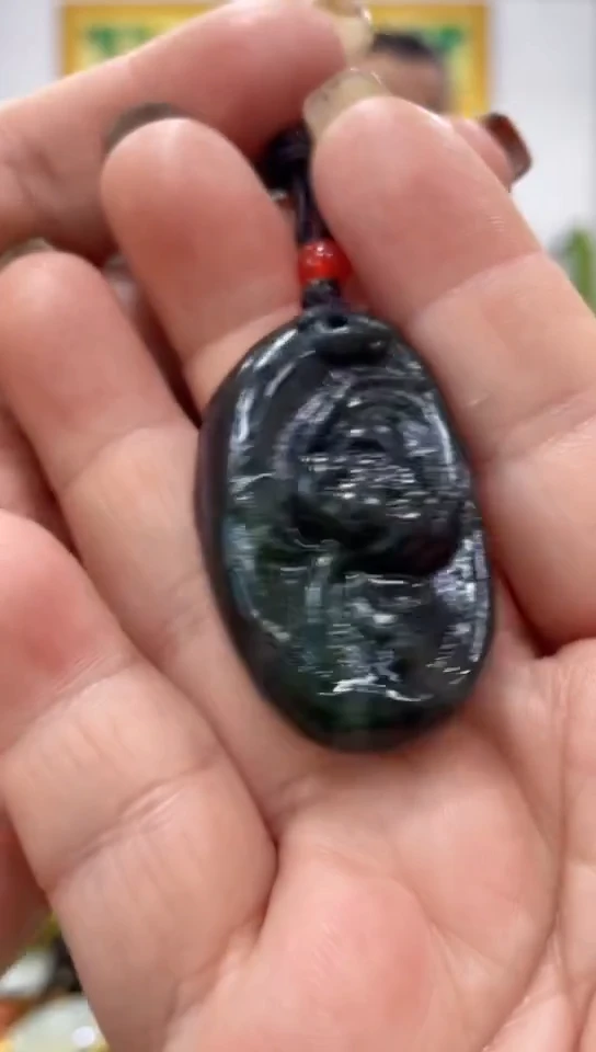 未镶嵌蛇纹石玉吊坠