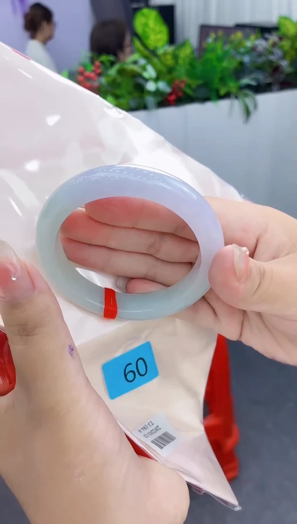 翡翠手镯未镶嵌翡翠手镯