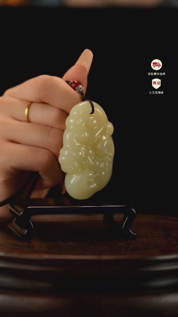 云南石竹叶青雕刻：长寿灵芝手把件挂件