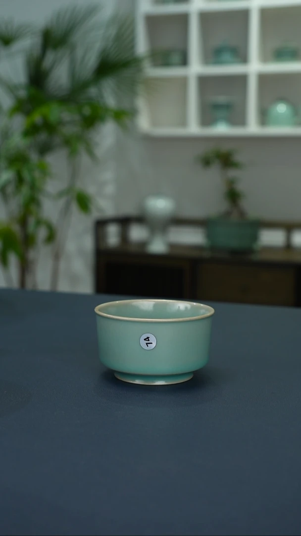 瓷片74号天蓝釉唇口杯微瑕福利    洁