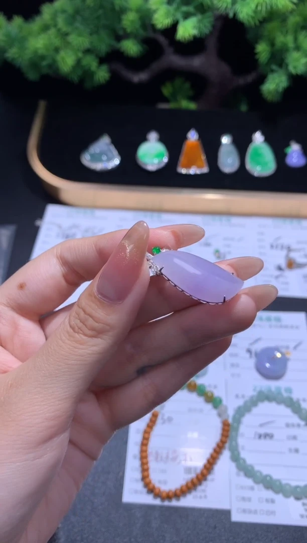 18K金镶嵌挂件翡翠48小时鉴赏期 退货不扣服务费