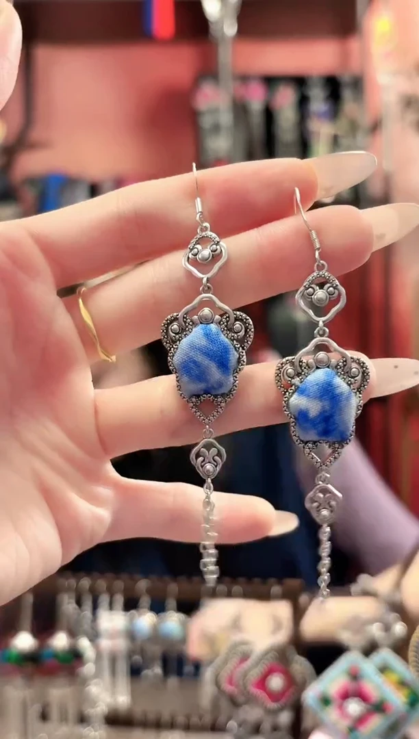 织绣云织谣民族风精美饰品 59*