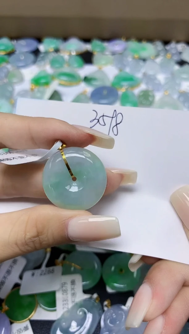 翡翠18K金镶嵌颈饰天然缅甸翡翠A货