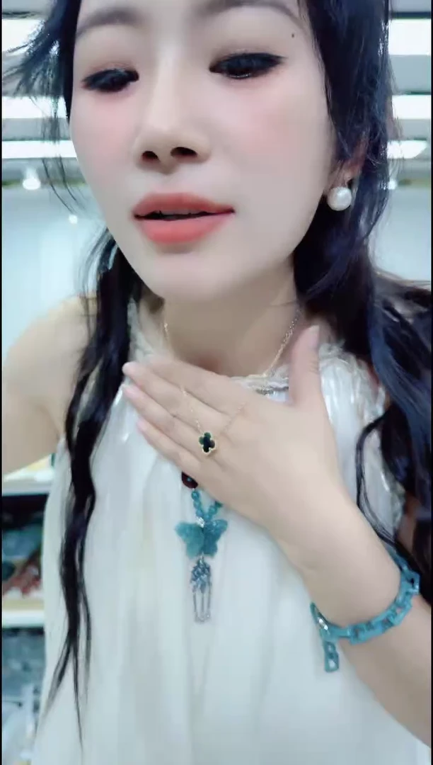 3041黑蝶四叶吊坠