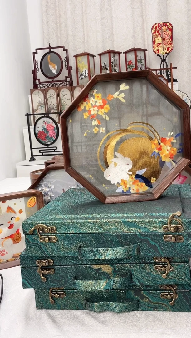 扇子苏绣作品手工摆台