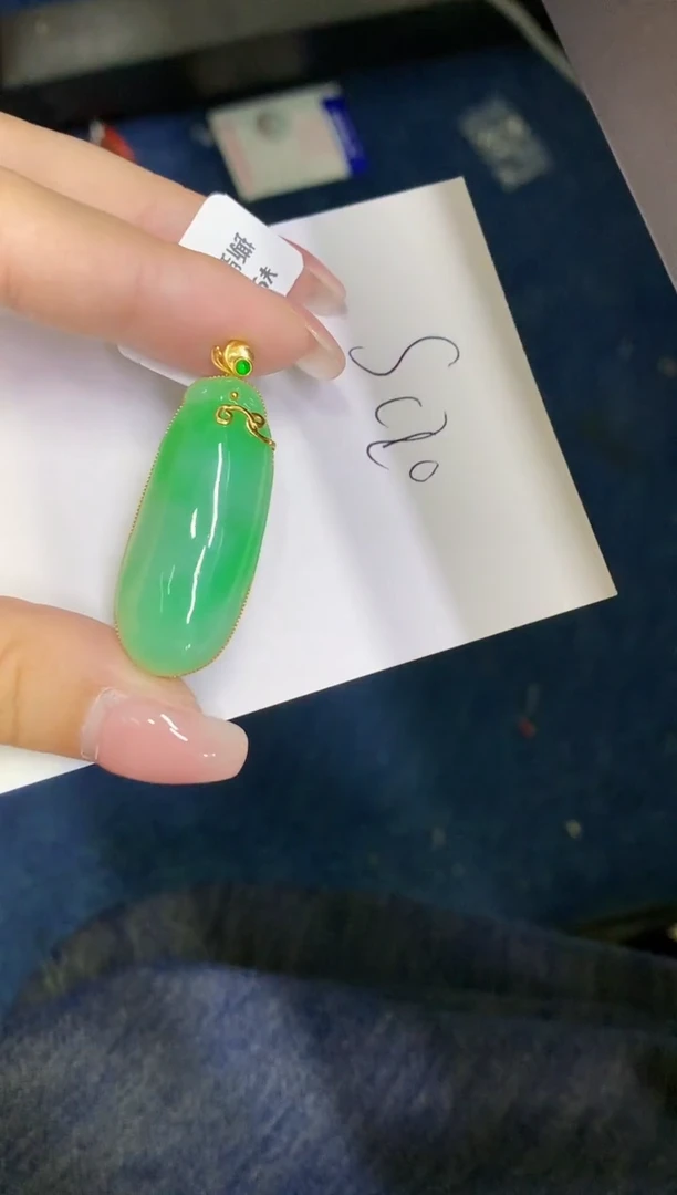 翡翠18K金镶嵌颈饰缅甸天然翡翠A货