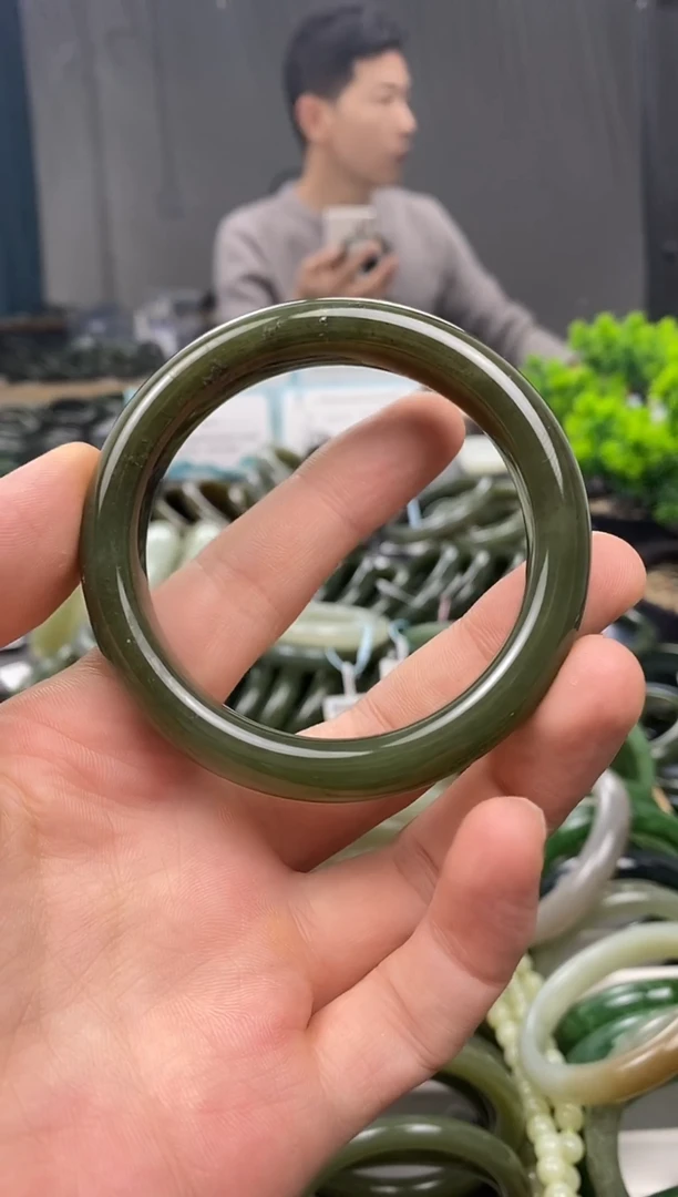 未镶嵌手镯和田玉56.5