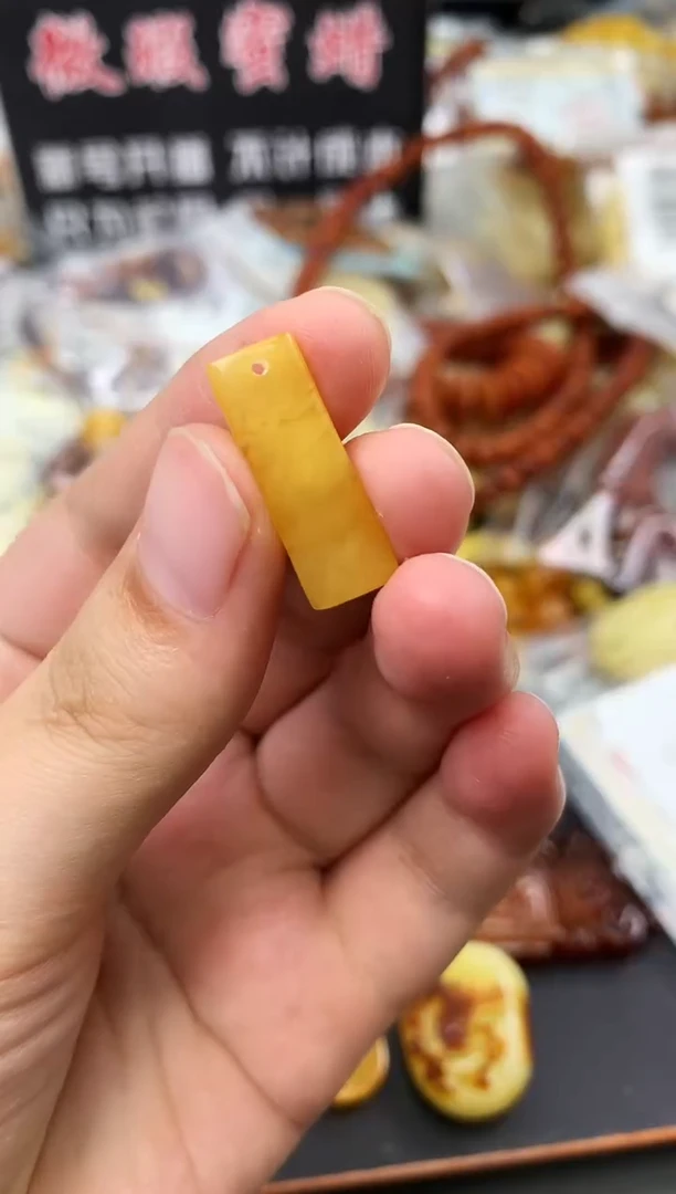 未镶嵌琥珀珠宝奇石192