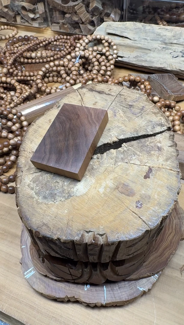 檀香木无事牌老山檀香檀香王4*6*1牌子沉水黑肉