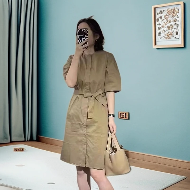 今年流行的爆款大方得体的裙子卡其色2025年夏季新款衬衫式连衣裙