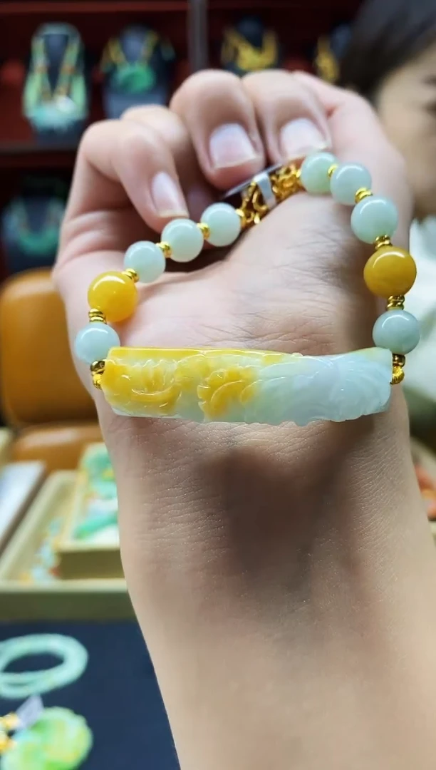 颈饰未镶嵌翡翠手串