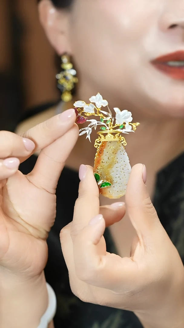 颈饰银S925镶嵌翡翠胸针