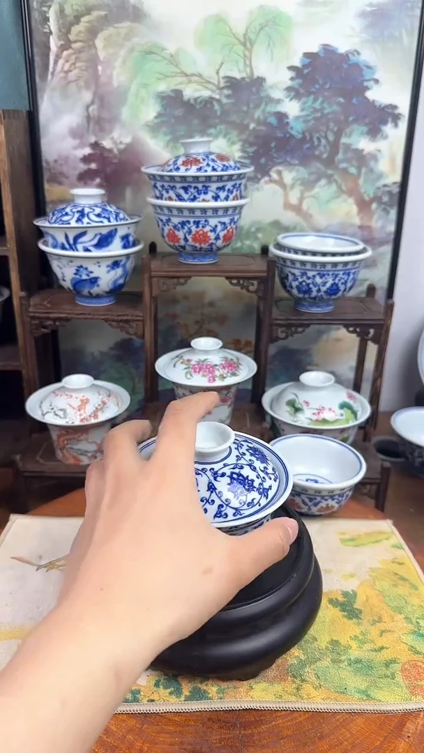 陶瓷青花缠枝莲两才盖碗