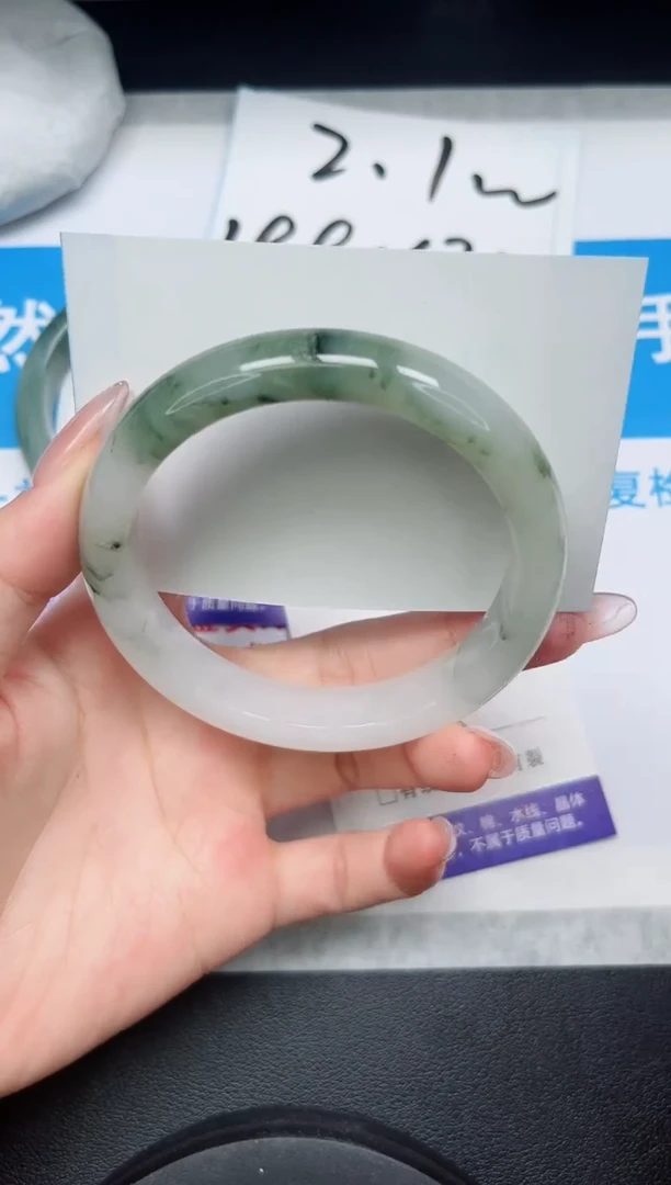 【闪购商品】石英质玉手镯未镶嵌70