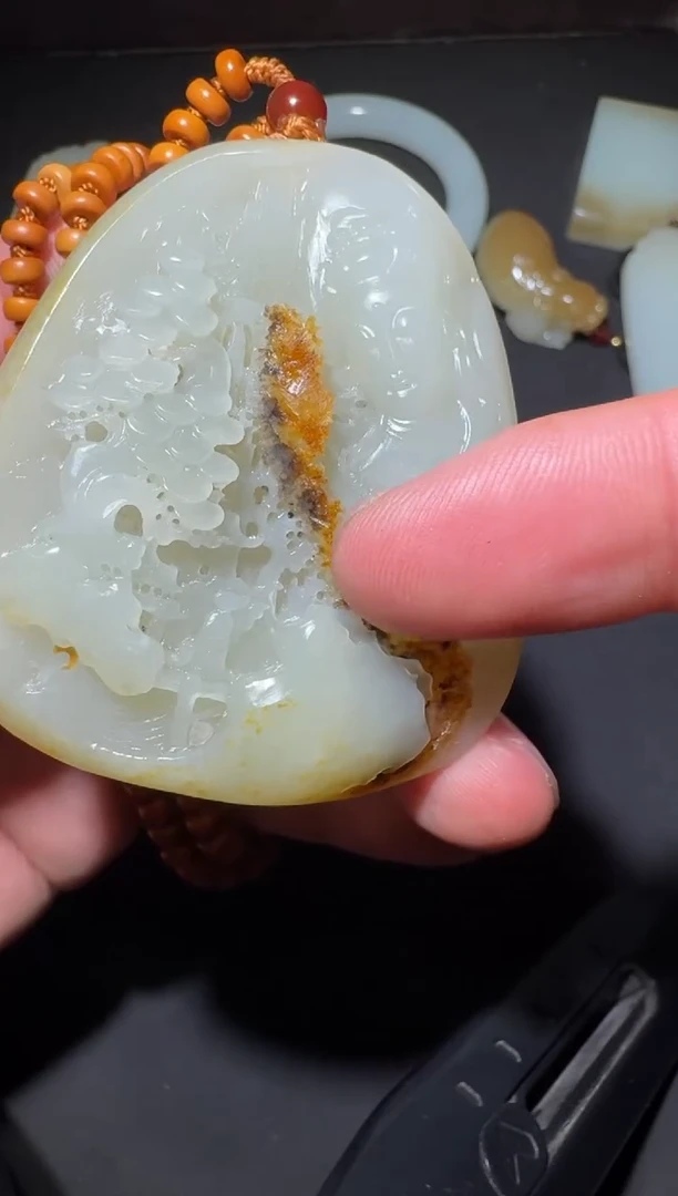 未镶嵌和田玉（糖玉）车挂和田玉
