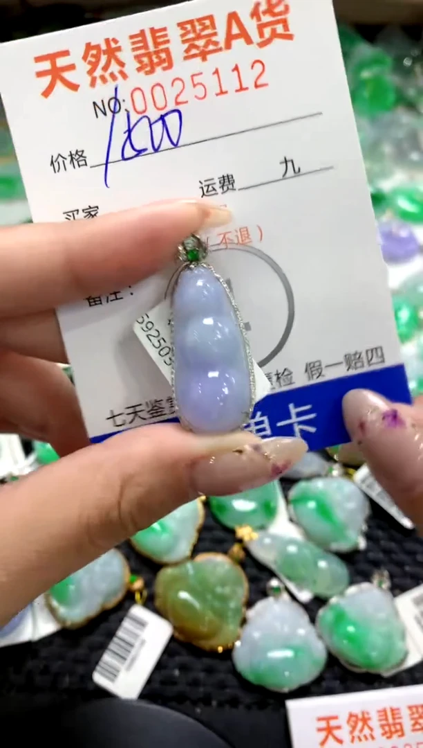 翡翠18K金镶嵌颈饰1111111111111111