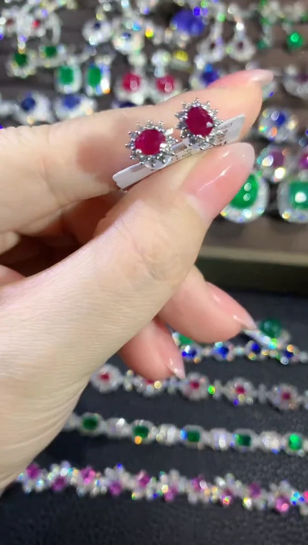 18K金镶嵌耳饰红宝石C23