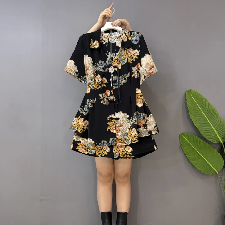 新款大码女装时尚气质复古盘扣上衣十短裤套装