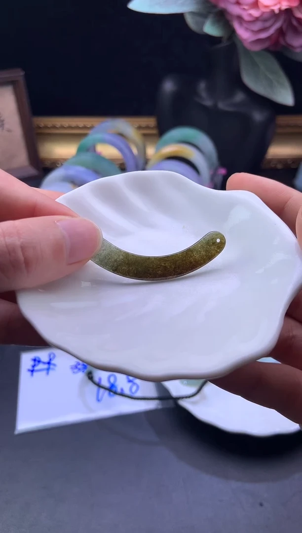 未镶嵌挂件翡翠八**生玉璜