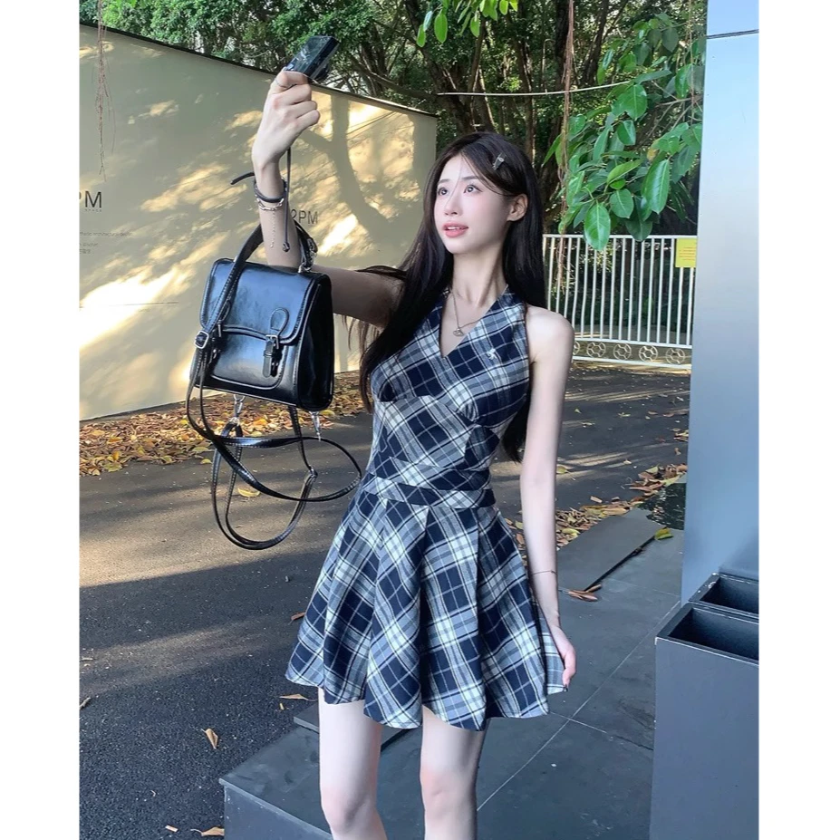 黑白格子挂脖连衣裙女夏季复古格纹无袖v领背心裙子百褶裙a字短裙