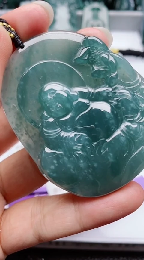 颈饰未镶嵌翡翠