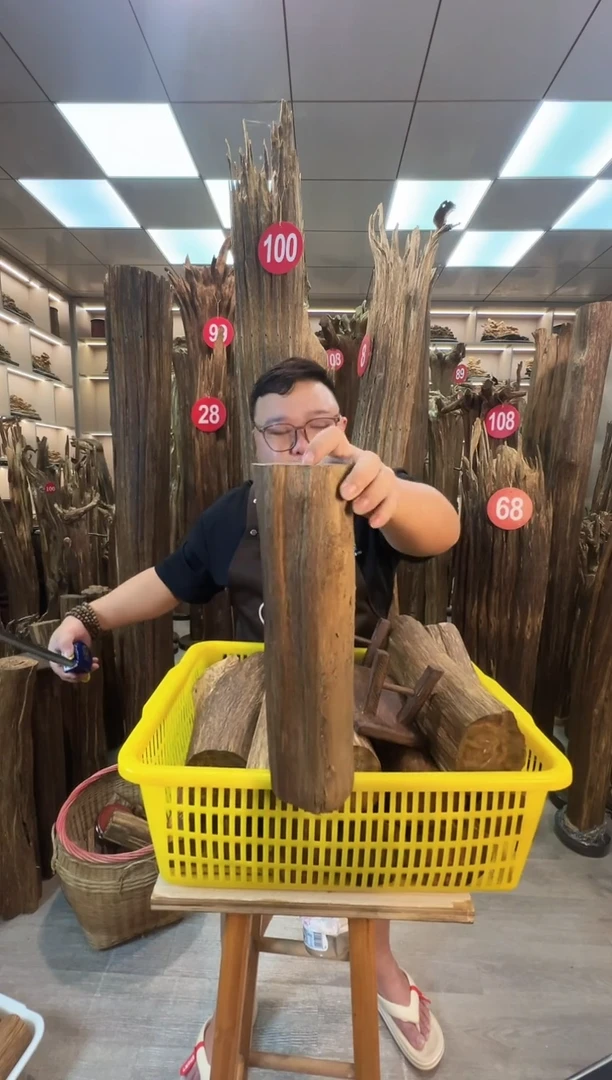 沉香碎屑沉香沉香原料摆件一百以上带底座