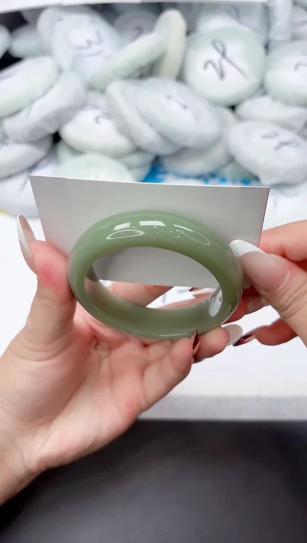 未镶嵌手镯石英质玉305-56.8