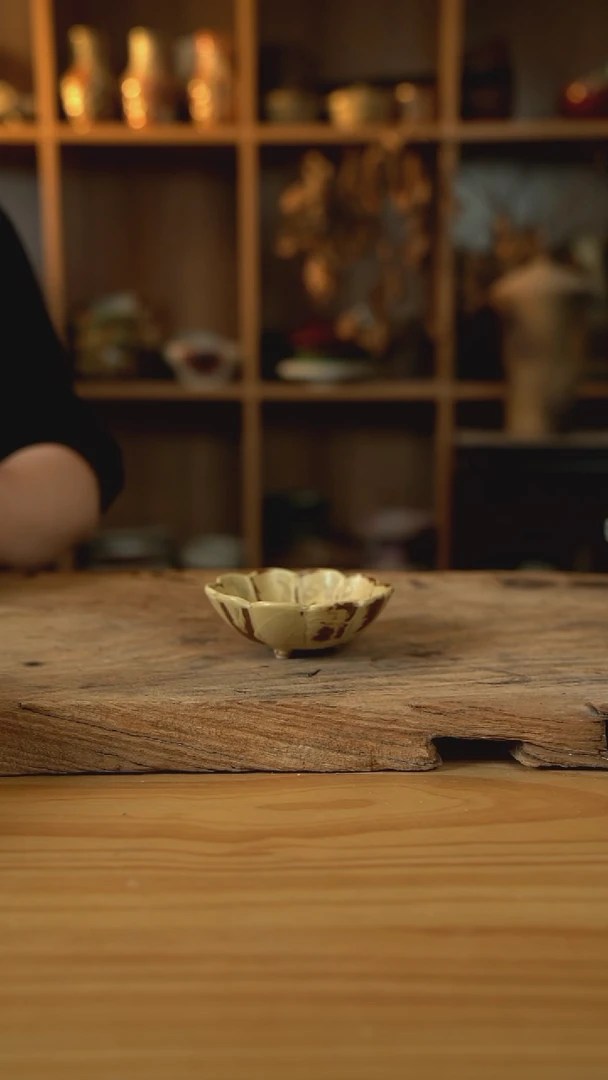 虎皮系列的三脚花瓣碟1个