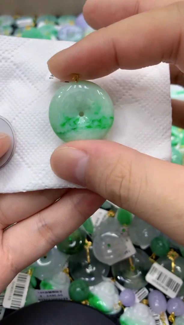 颈饰18K金镶嵌翡翠天然缅甸翡翠A货