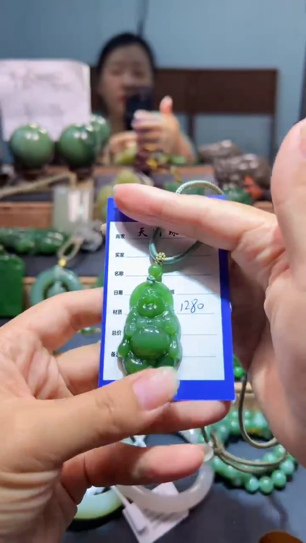 颈饰未镶嵌和田玉（碧玉）1