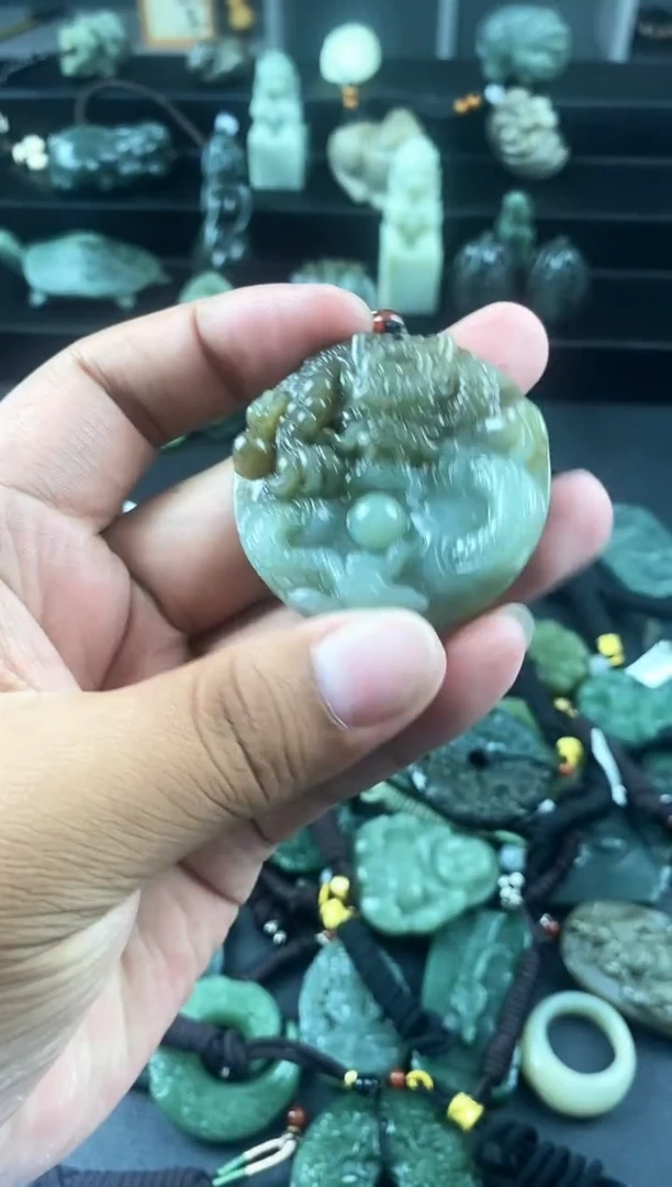 和田玉未镶嵌颈饰1