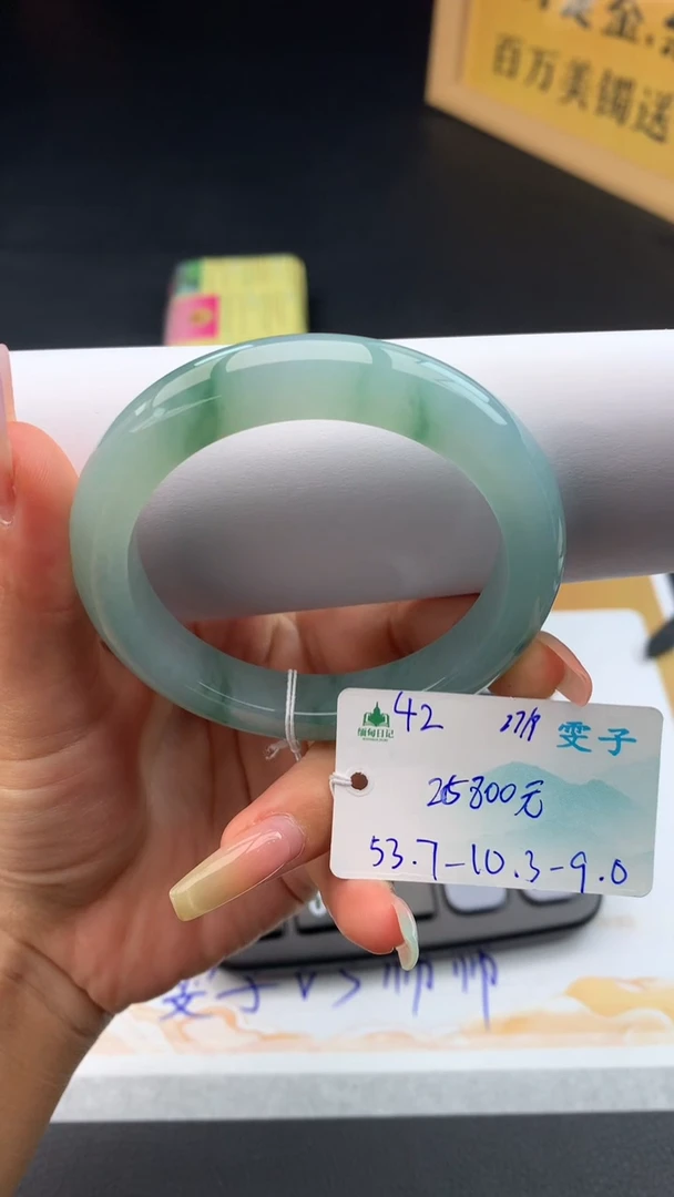 未镶嵌手镯翡翠自带#送人#，联系客服核对地址~